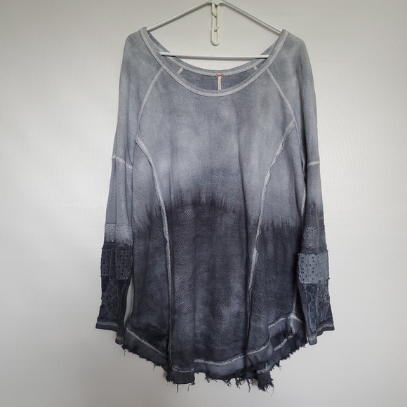 FREE PEOPLE Tops - FREE PEOPLE TUNIC TOP BLUE OMBRE RAW HEM EYELET & FLORAL SLEEVE DESIGN WOMEN (L)